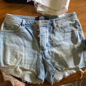 brand hollister, barely worn, high-rise mom short